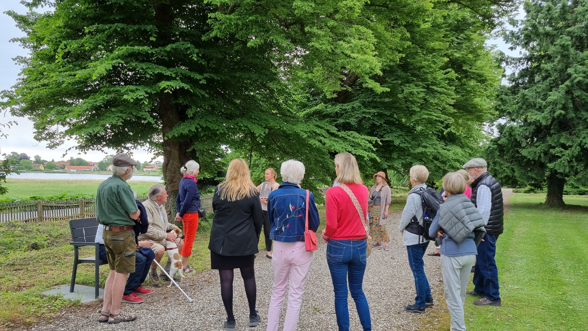 Tag med på litteraturvandring i Nysø Have, og hør om de forskellige forfattere, der kom hos familien Stampe i guldalderen. Fotograf: Kristina Kingo.