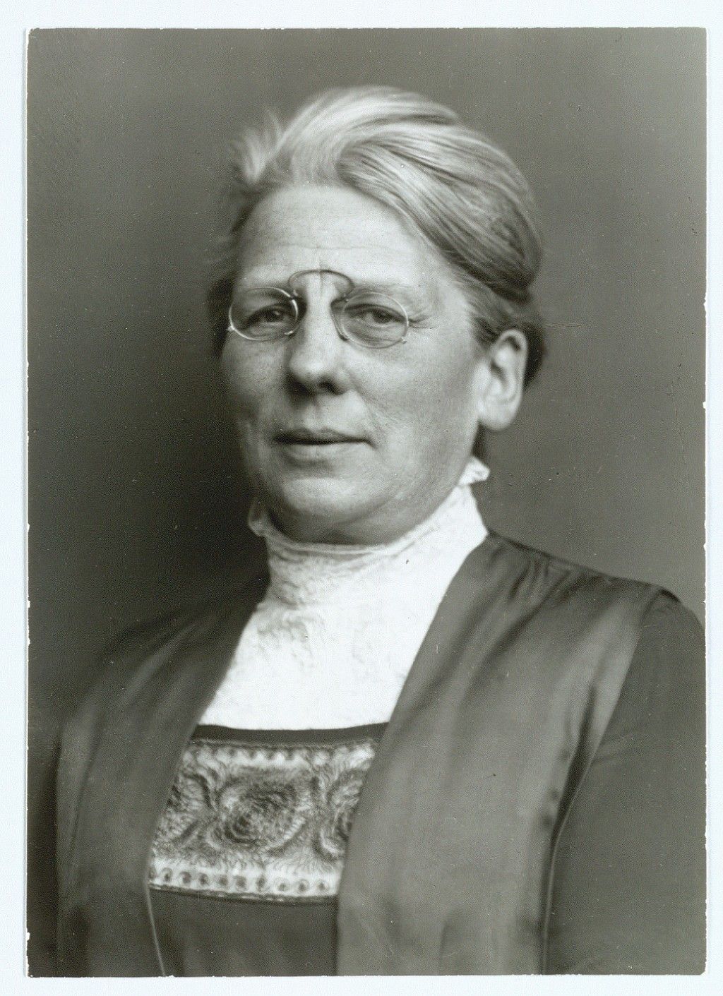 Danmarks første kvindelige minister, Nina Bang, var med til at indvie Thorvaldsen Samlingen på Nysø den 23. juni 1926.