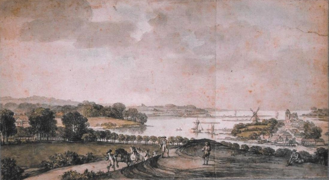 På C.A. Lorenzens billede fra 1804 kan vi ane herregården Nysø bag træerne ude til venstre. Nysø ligger ca. 1 km fra Præstø, som ses til højre med byens kirke.