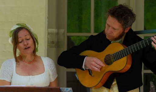 Kom med til en fantastisk musikalsk eftermiddag, når sopran Katrine Dyrehauge Roos og 1800-tals guitarist Lars Hedelius-Strikkertsen som Duo Suonante tager os med på en rejse til Rom i H.C. Andersens fodspor. Det er lørdag den 5. april kl. 14.